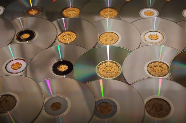 Nadruk na płytach cd – komu zlecić drukowanie na płytach cd?